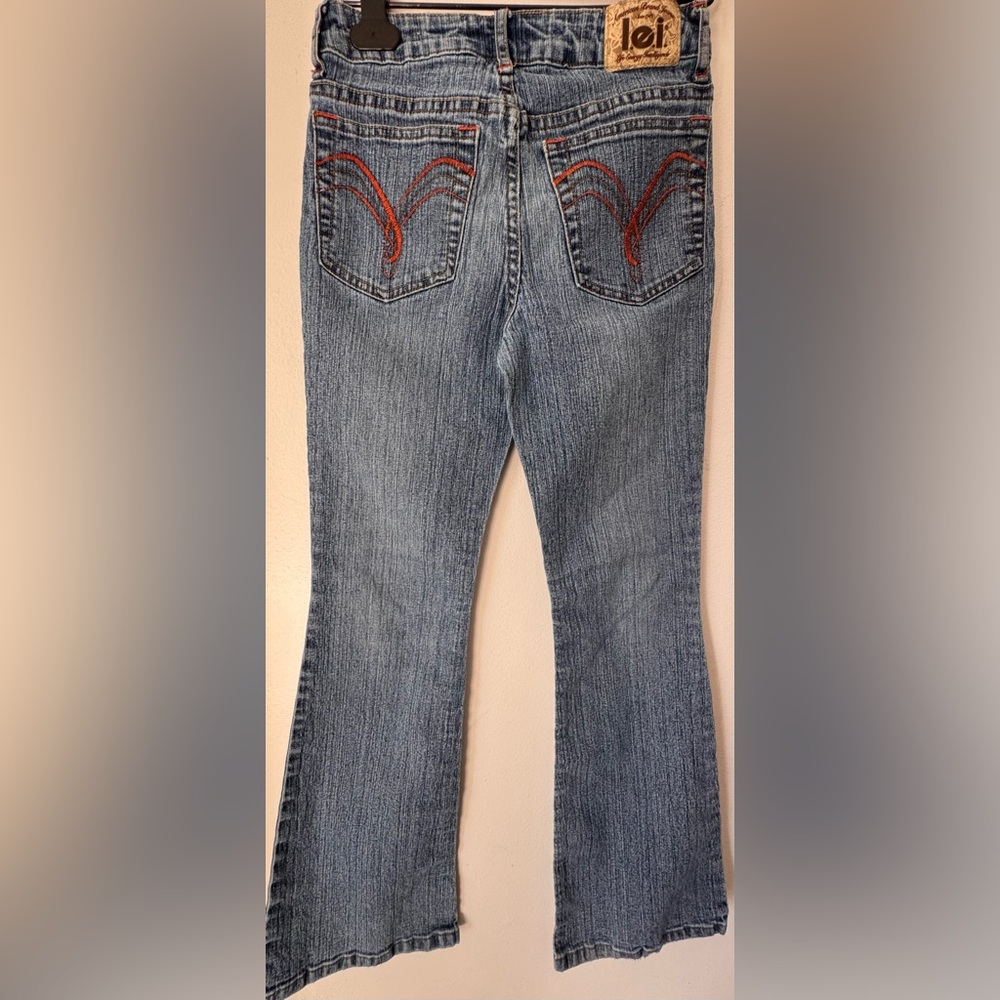 l.e.i. LEI Denim blue jeans. Embroidered back pockets. Orange accents.